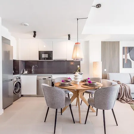 Apartmán Modern With Terrace & Pool In Estepona