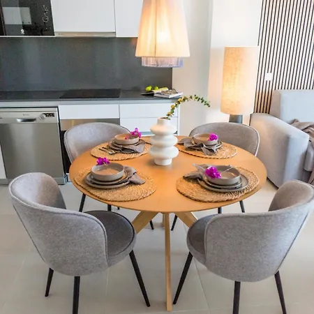 Apartmán Modern With Terrace & Pool In *
