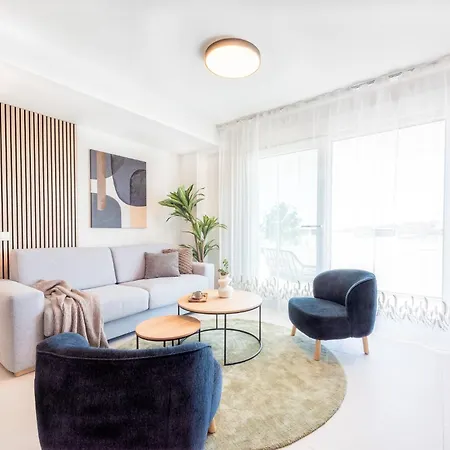 Modern With Terrace & Pool In Lejlighed