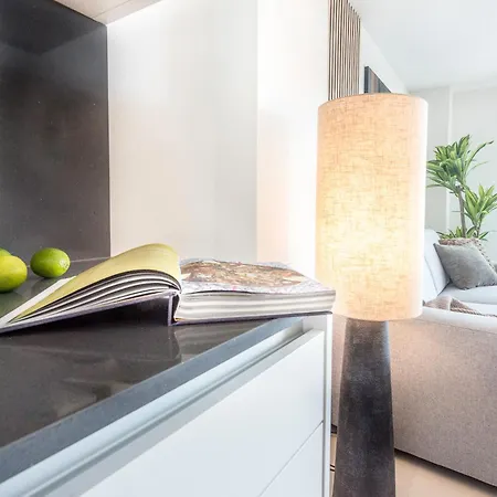 Modern With Terrace & Pool In Apartmán
