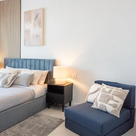 Modern With Terrace & Pool In Apartmán *
