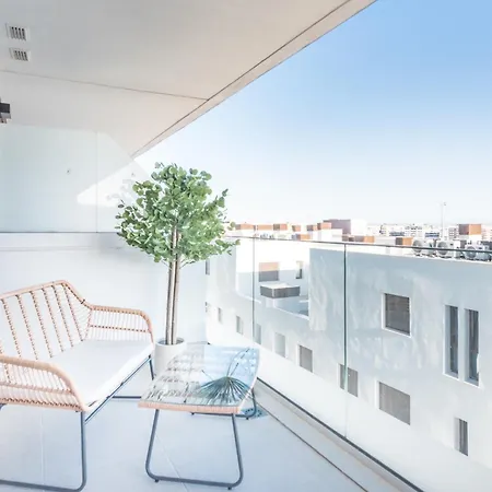 Modern With Terrace & Pool In Apartmán