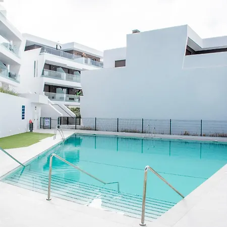 Modern With Terrace & Pool In Apartmán