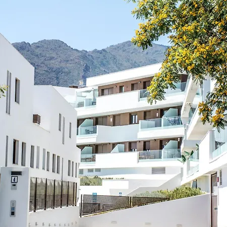 Modern With Terrace & Pool In Estepona
